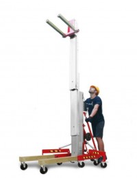 Elevatori manuali a grandi altezze con forche.jpg